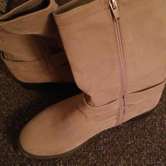 Brown boots - Picture 2 of 3